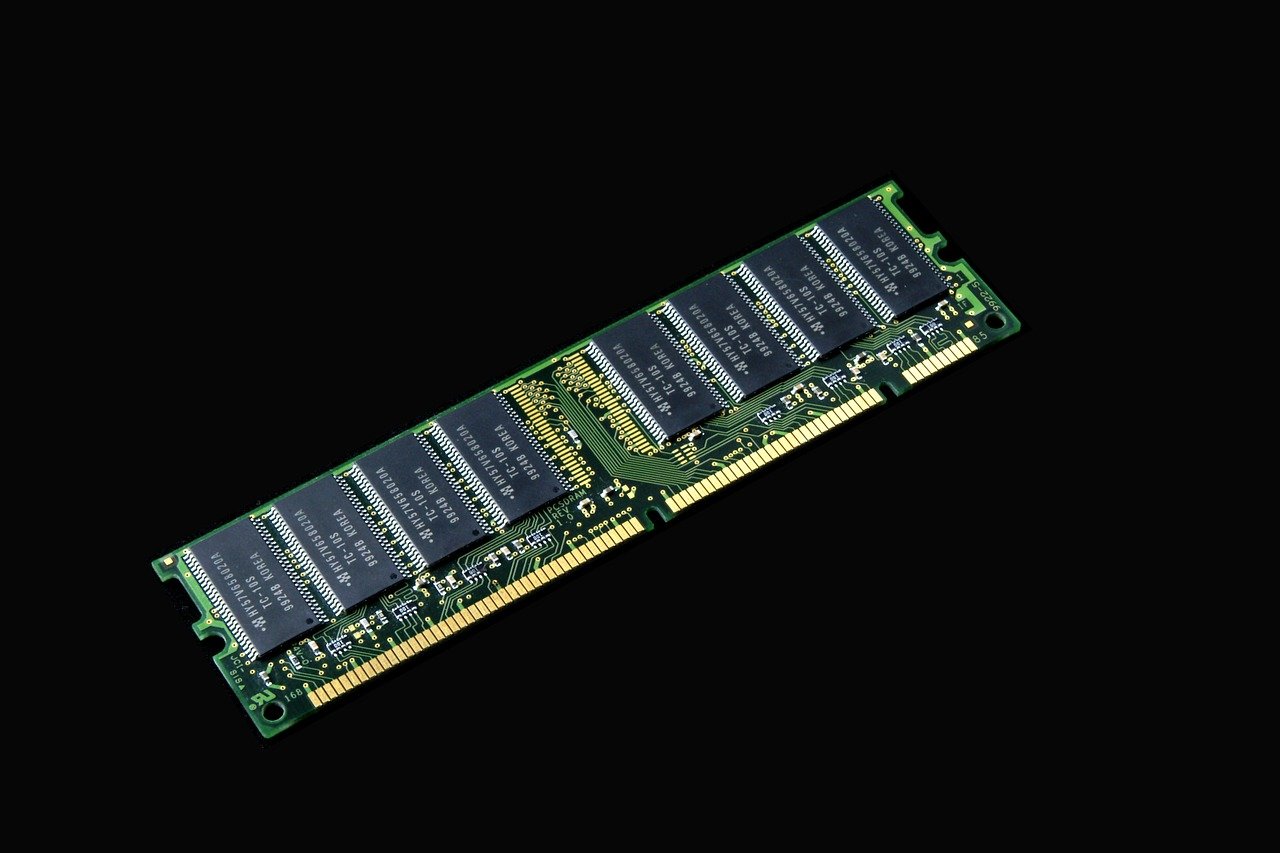 Clean the memory modules and the slots using compressed air or a soft brush
Reinstall the memory modules firmly into their slots