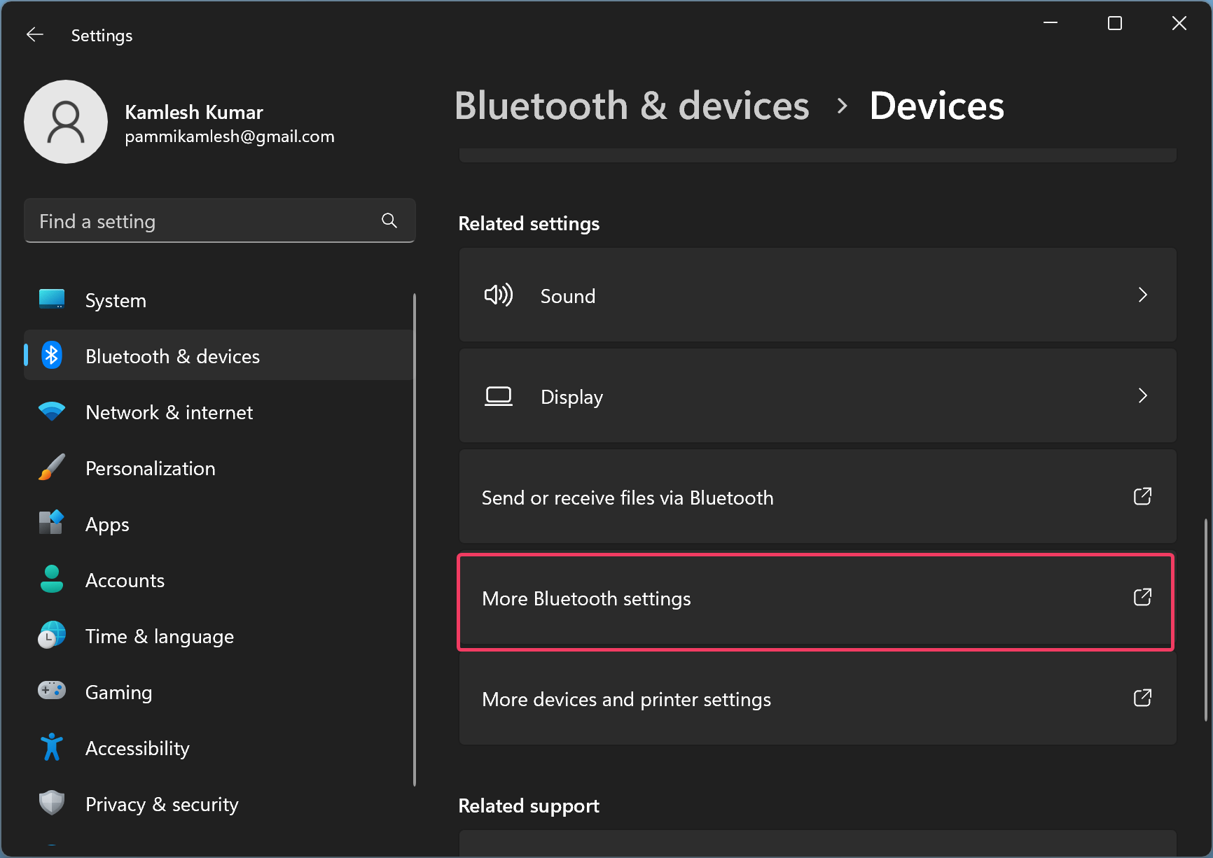 Windows 7 desktop with Bluetooth settings icon